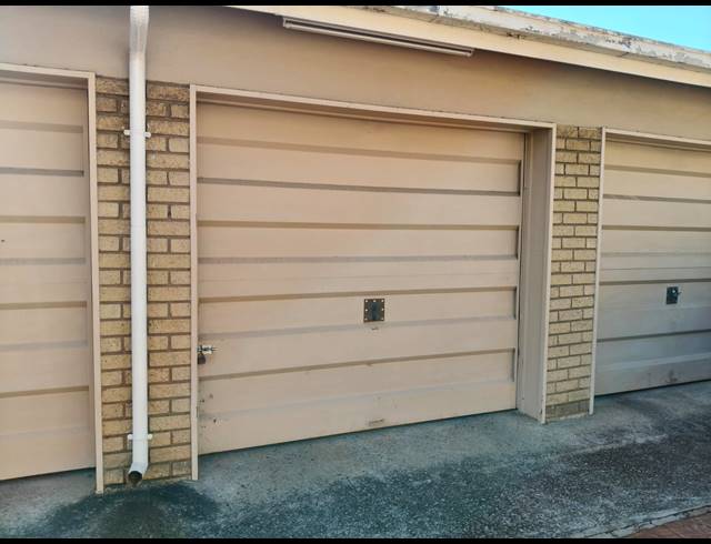 3 BEDROOM APARTMENT FOR SALE IN RUSTENBURG CENTRAL